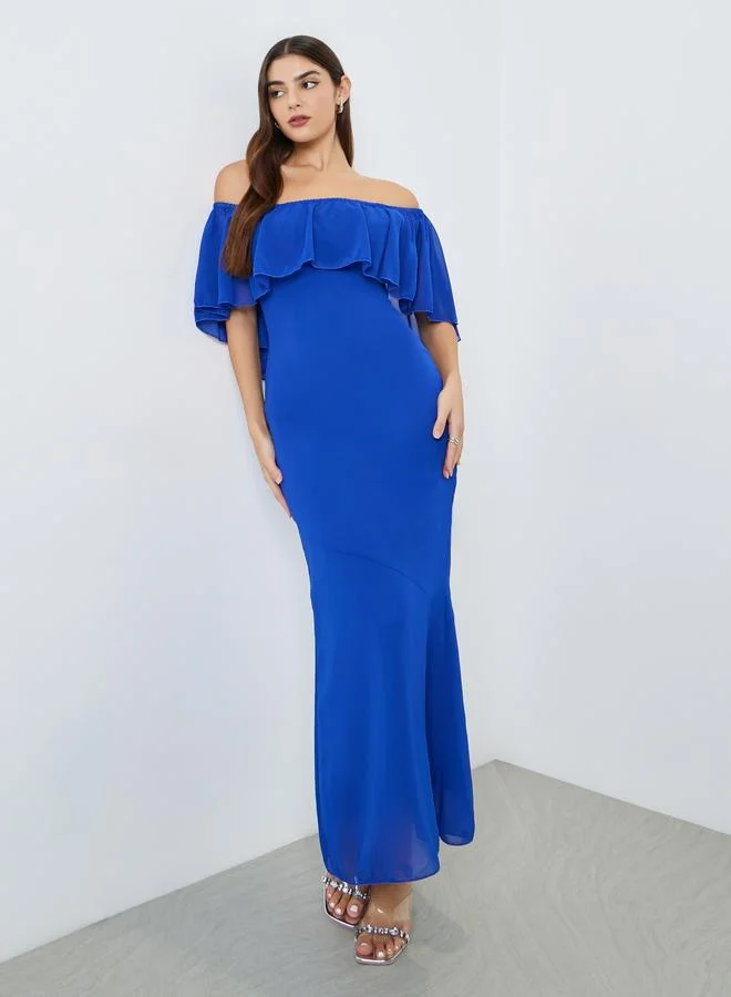 ستايلي فستان طويل شفاف بأكتاف مكشوفة